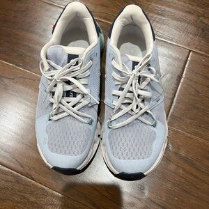 On cloud flyer women’s size 8